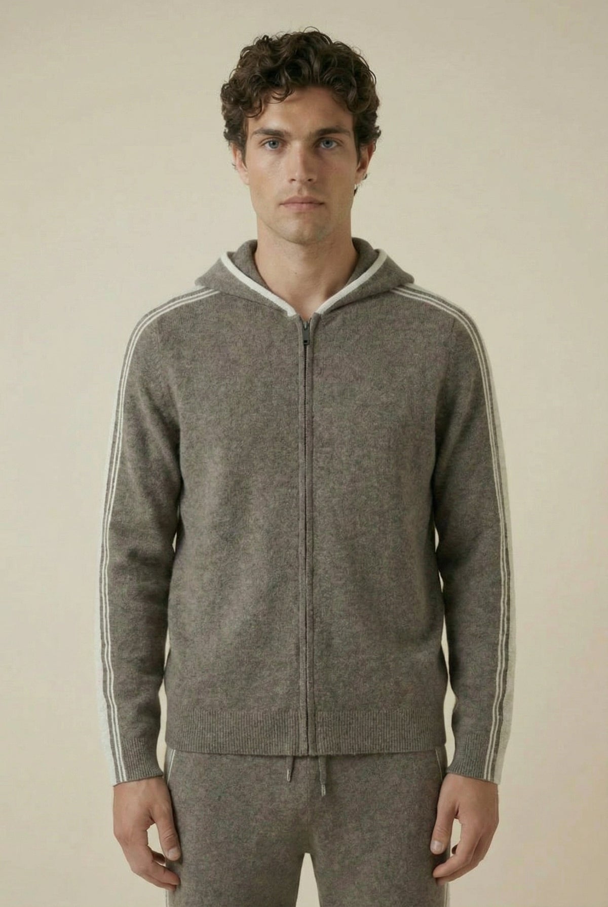 Completo in cashmere Capri tortora