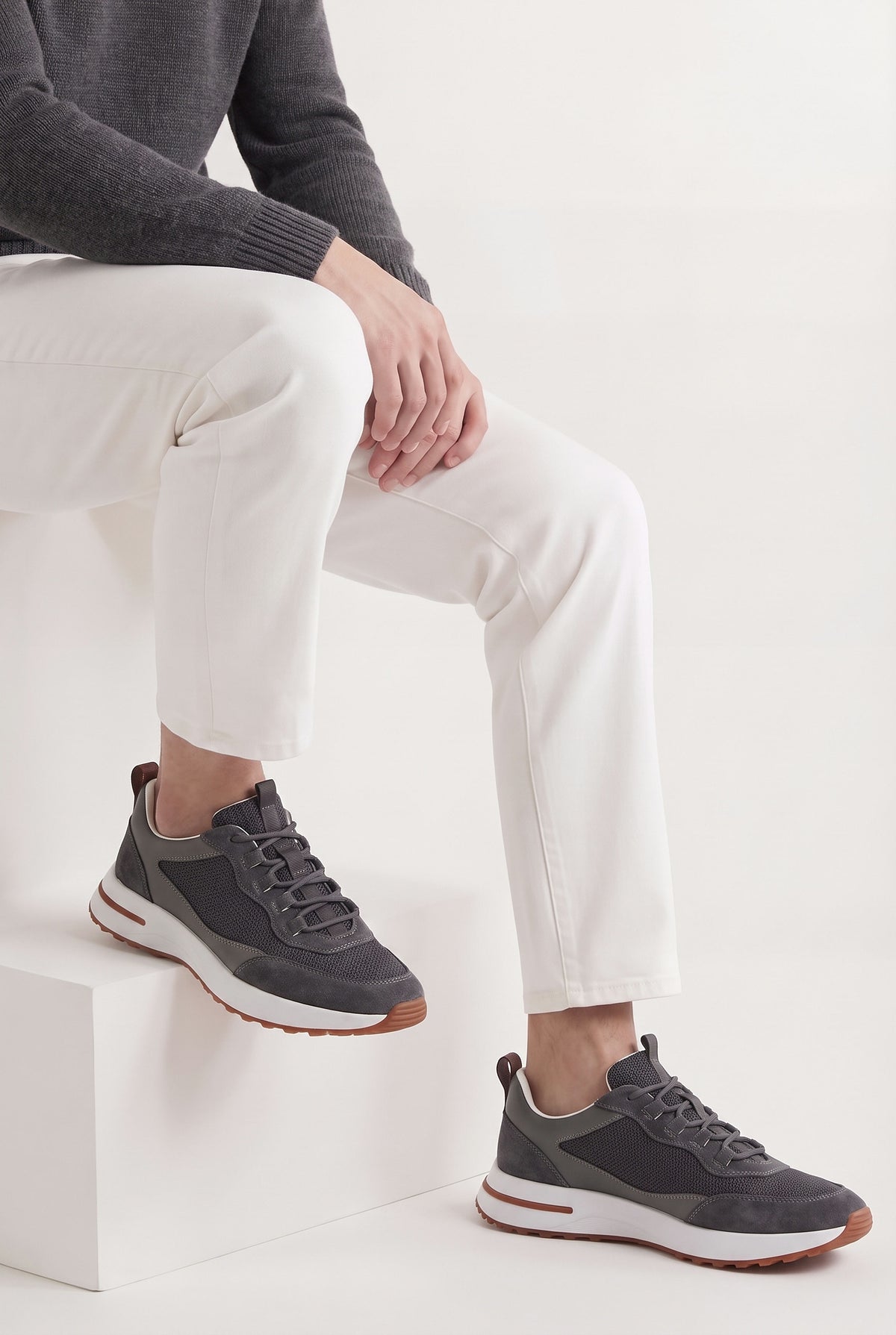 Charcoal Como Trainer