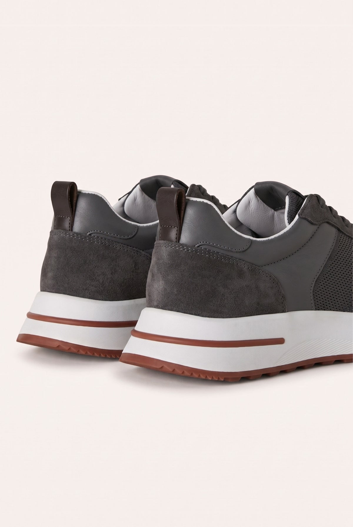 Charcoal Como Trainer