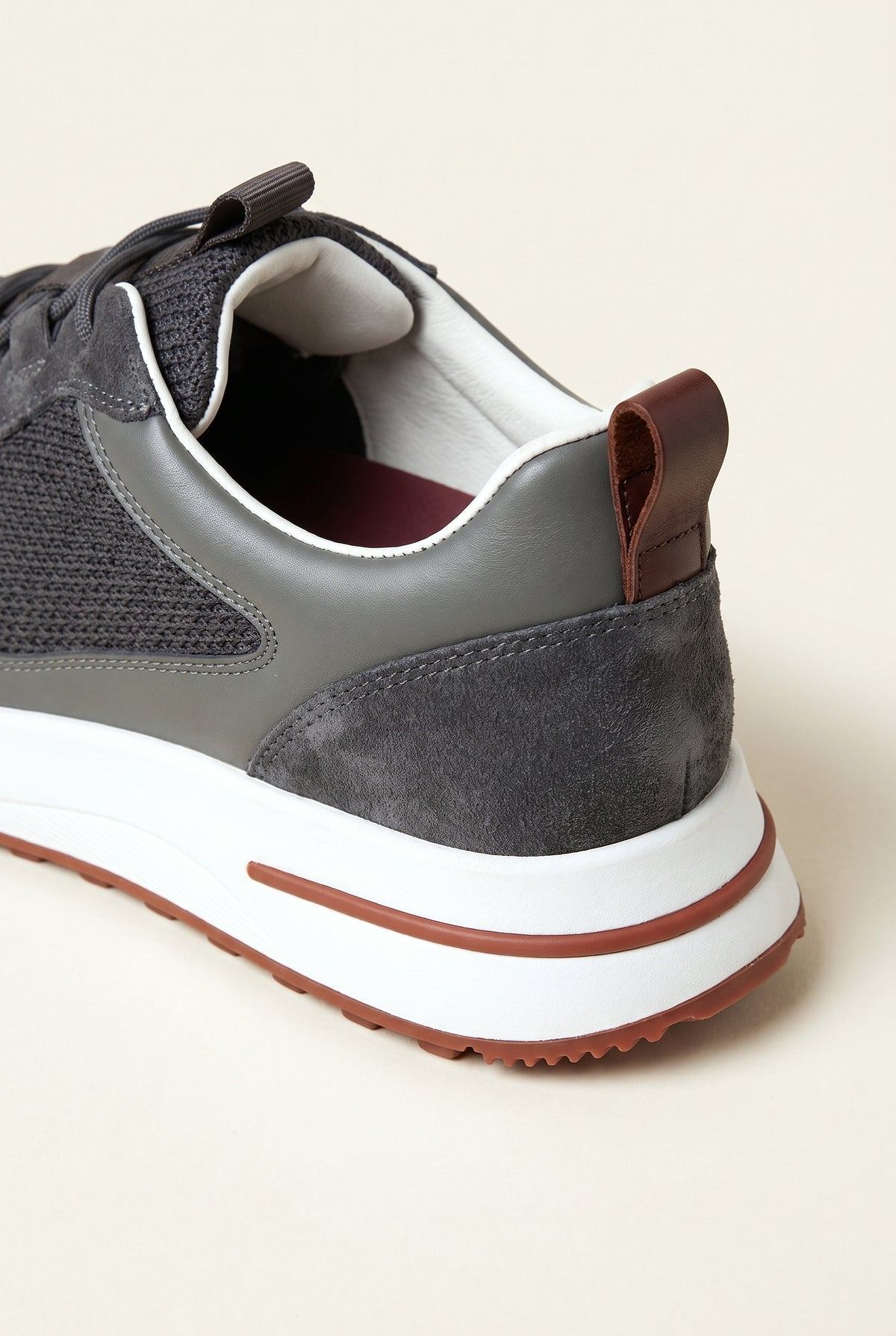 Charcoal Como Trainer