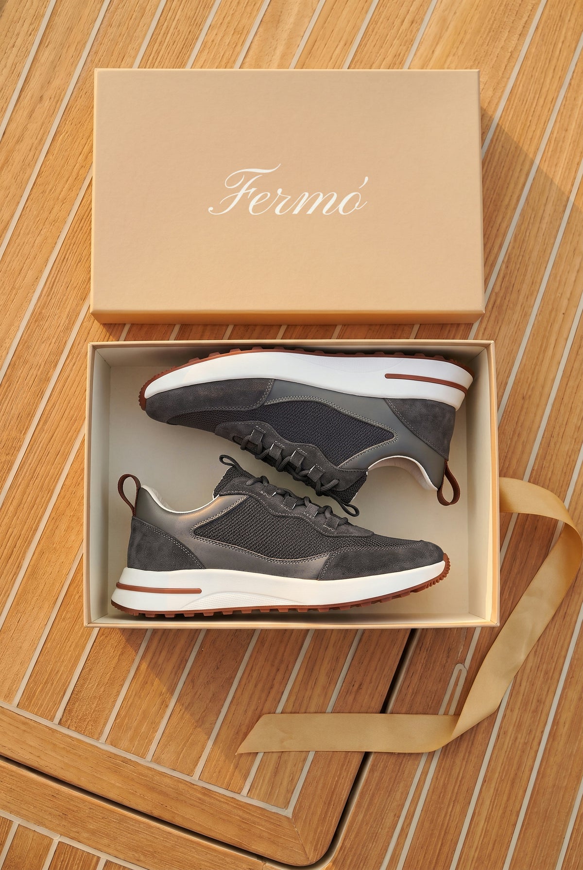 Charcoal Como Trainer