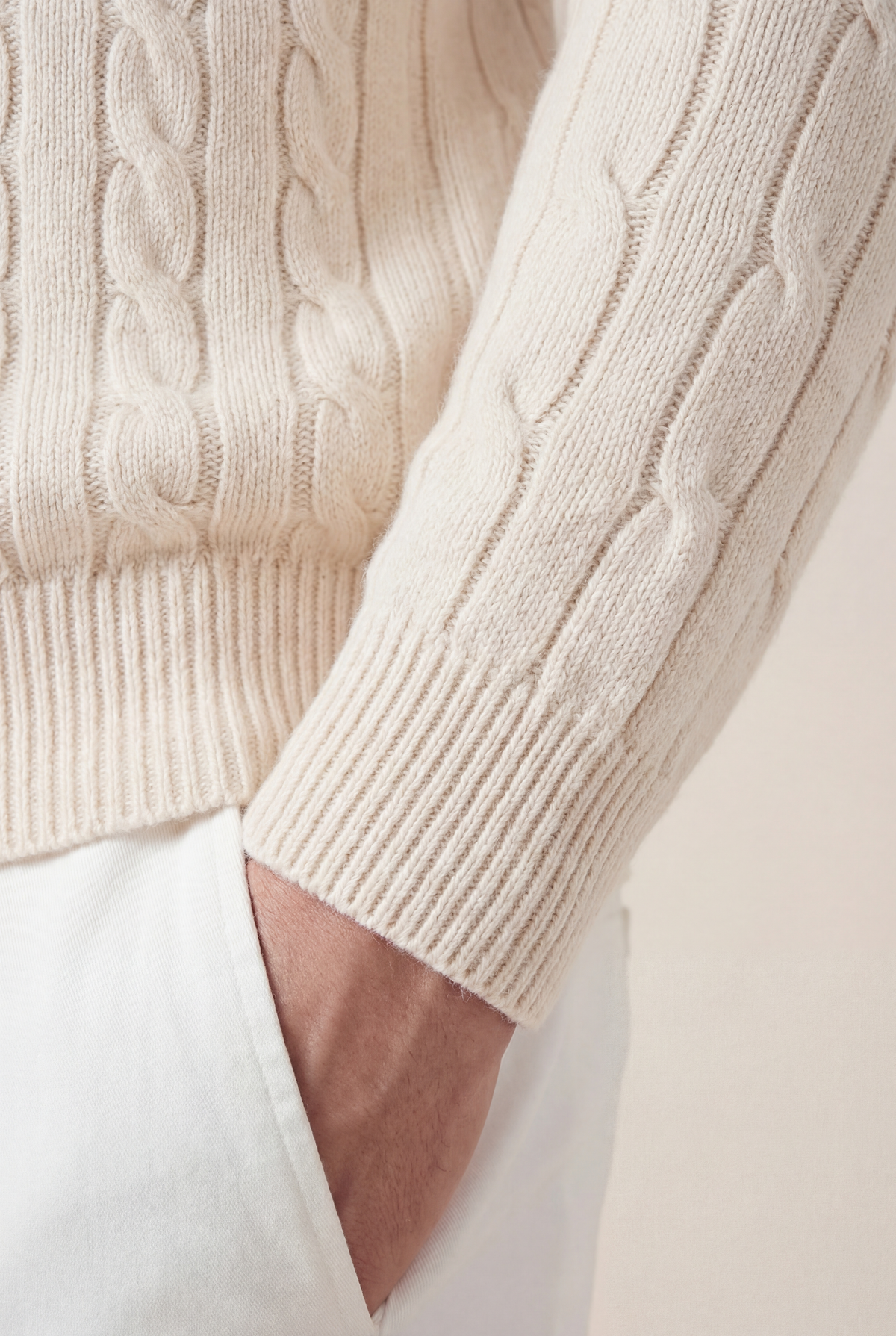 Sudadera de cachemira con capucha beige