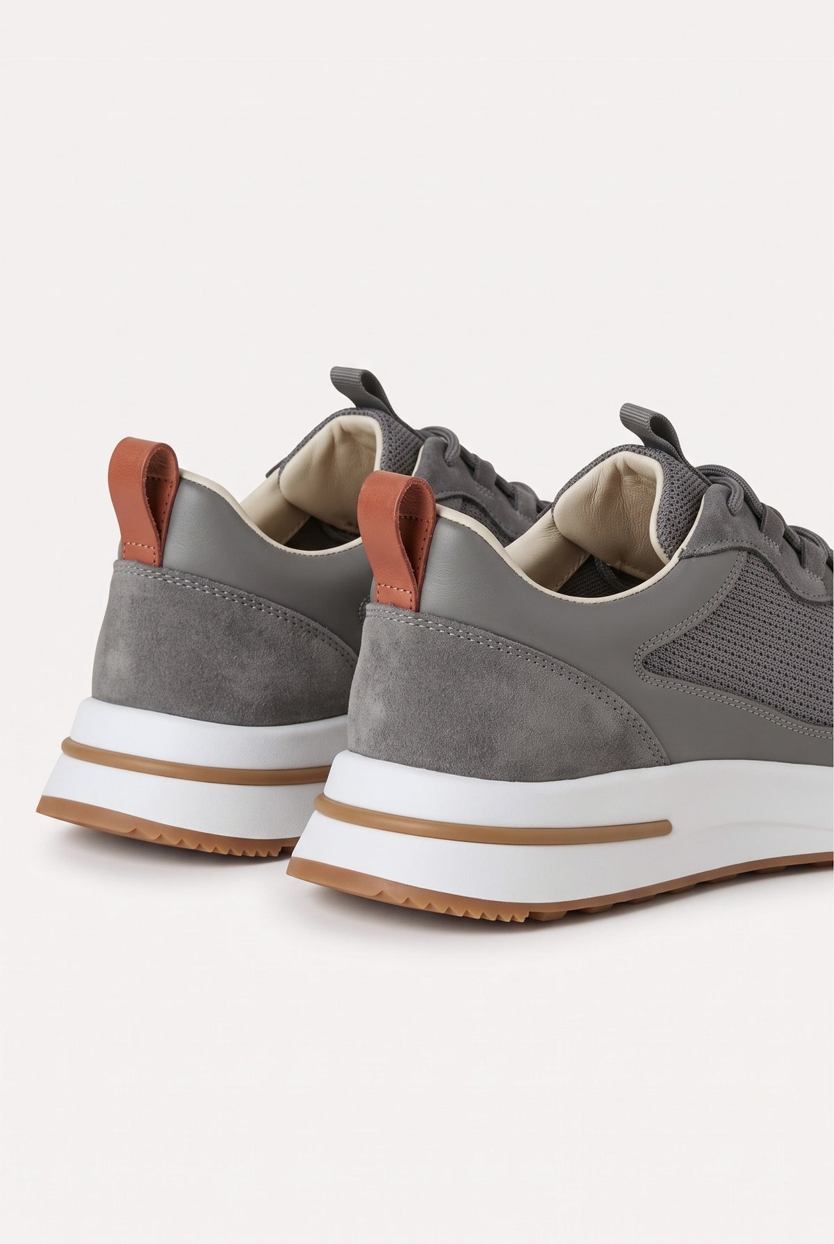 Grey Como Trainer