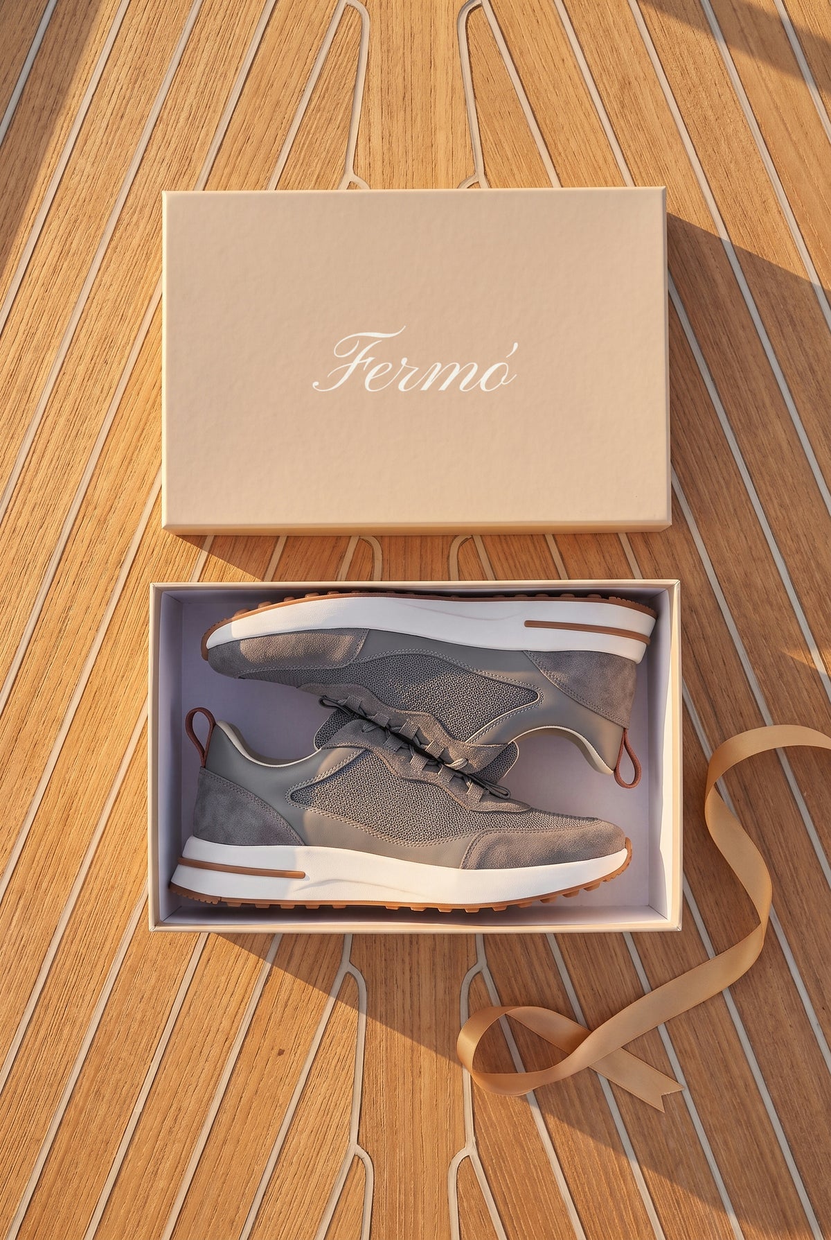 Grey Como Trainer