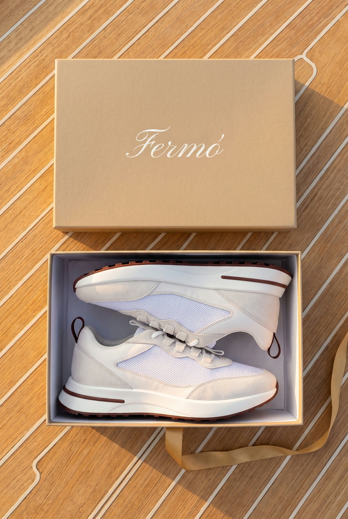 White Como Trainer