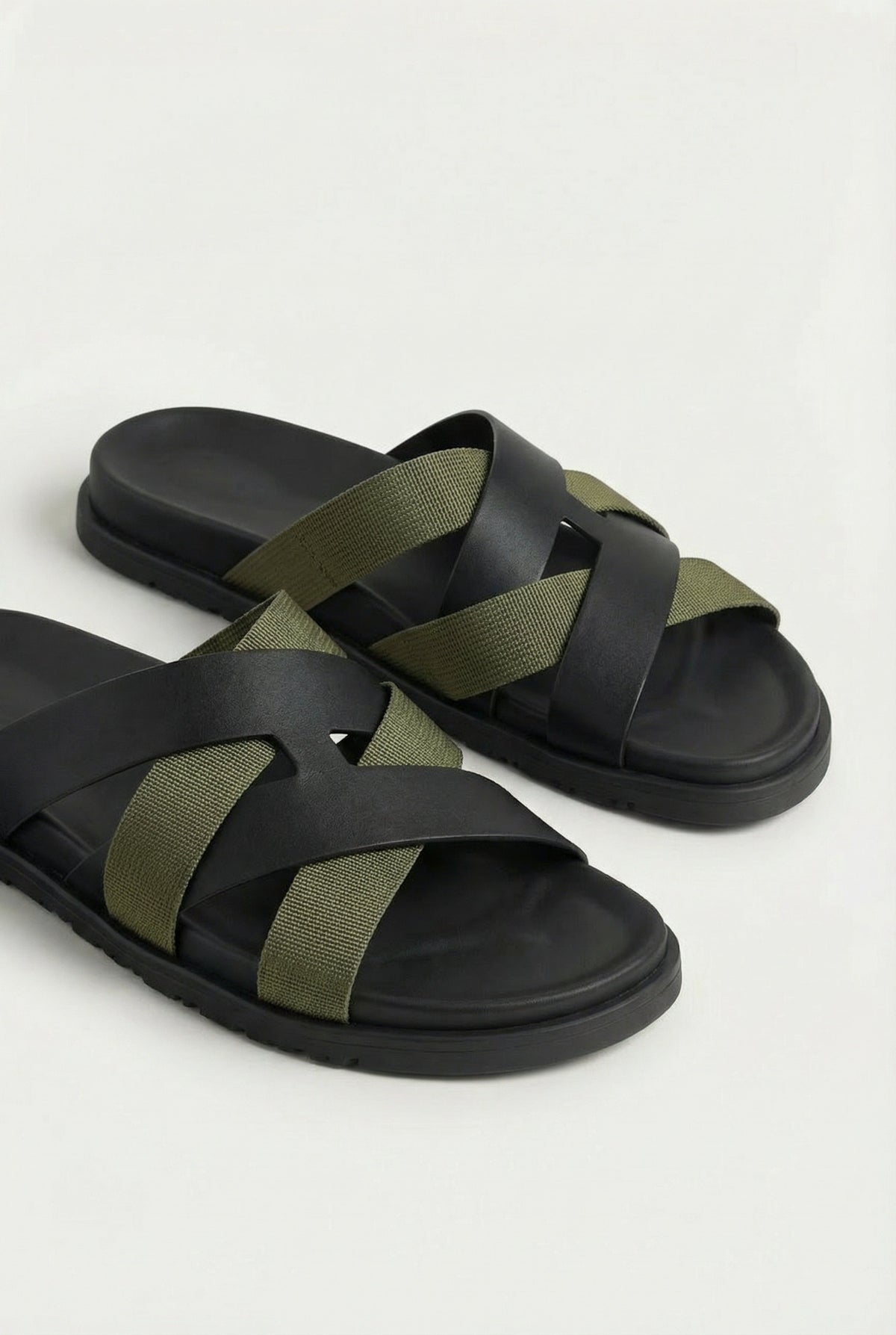 Sandalette en cuir Amalfi noire et vert olive