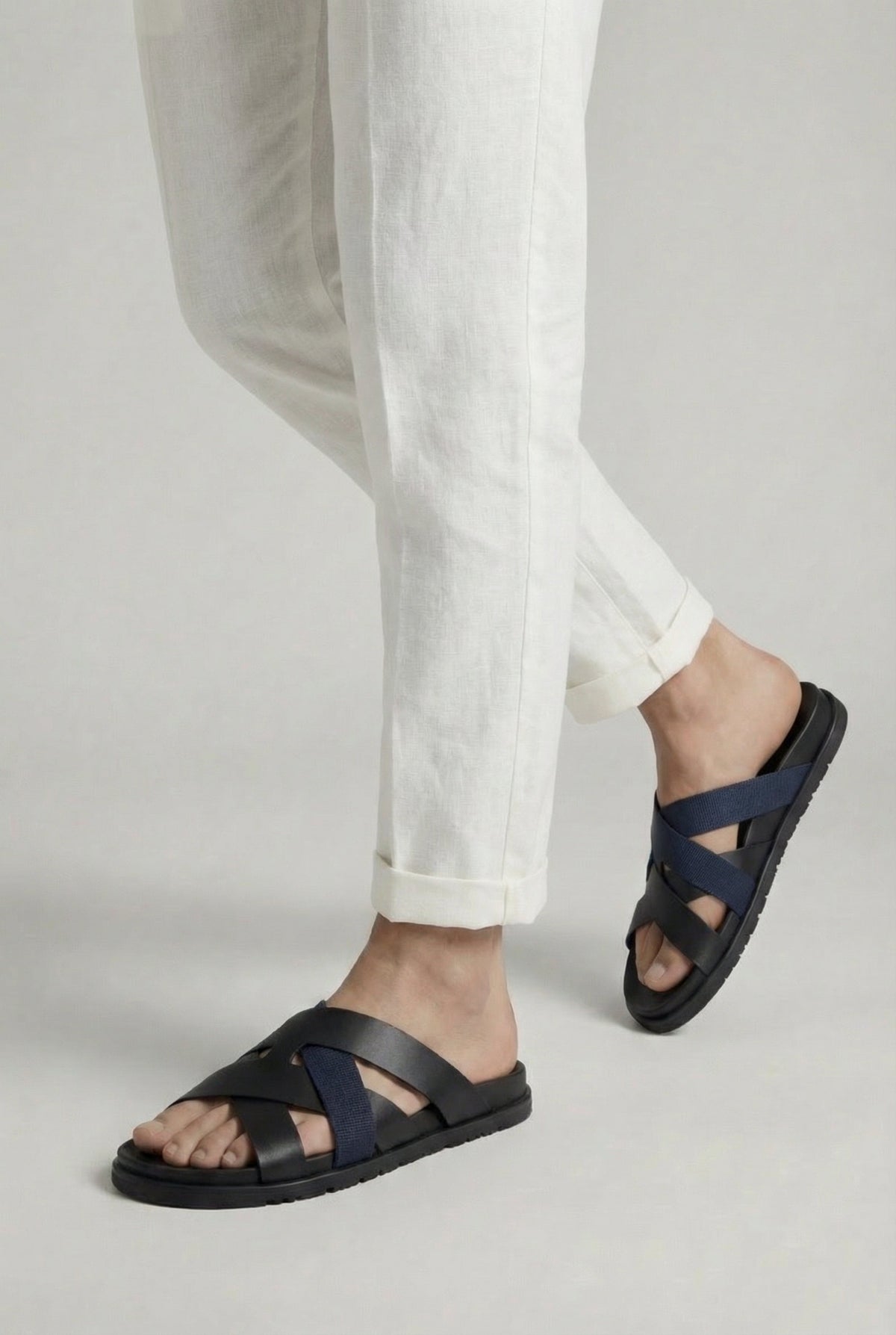 Sandalette en cuir Amalfi noire et bleu marine