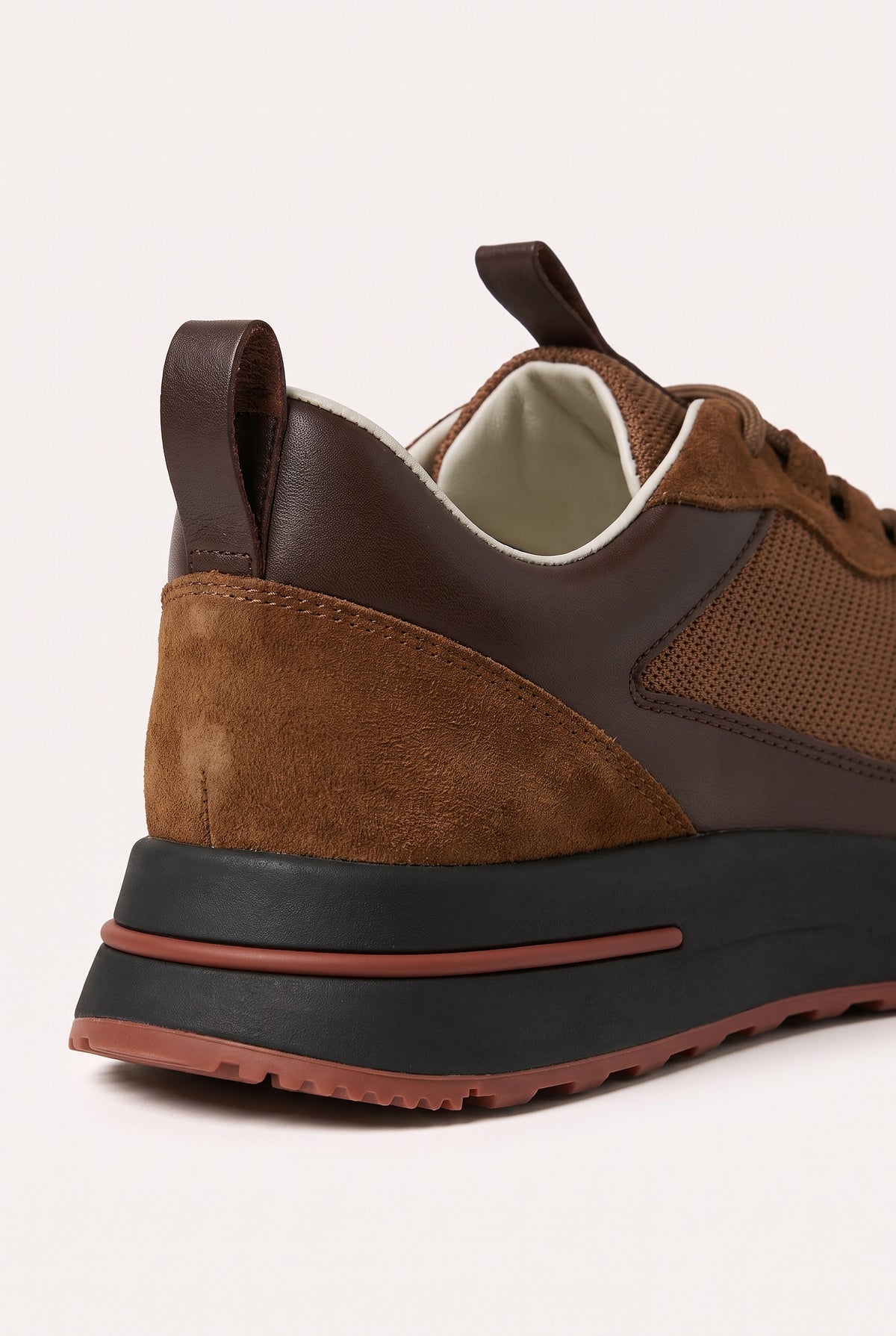 Brown Como Trainer
