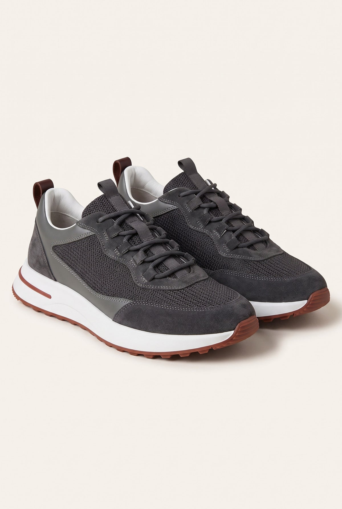Charcoal Como Trainer