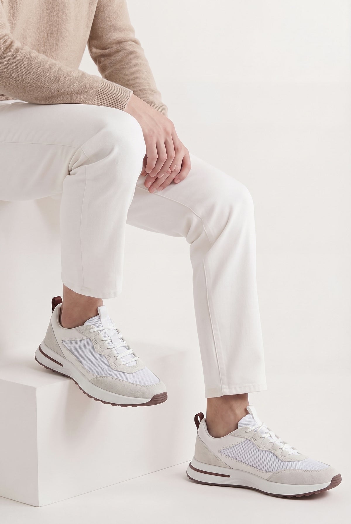 White Como Trainer