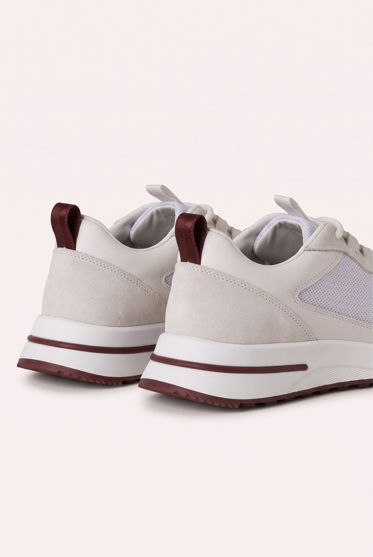 White Como Trainer