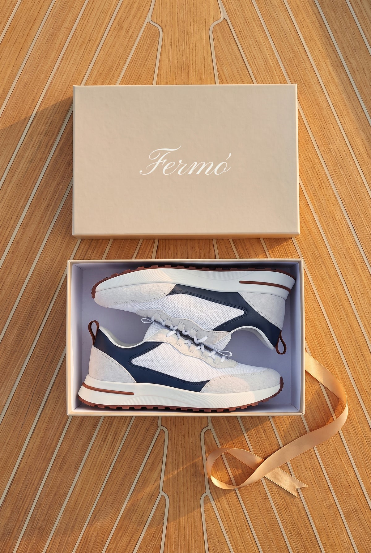 White Navy Como Trainer